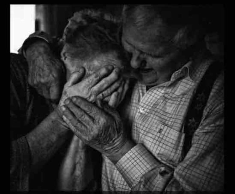 "انطينيّ ضلُوعك ، جواها أريد اعِيش"