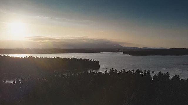 This is the view from my house. Of course, you have to fly a drone straight up 400 ft, but still.
.
#bainbridgeisland #bainbridge #pugetsound #dronephotography #aerialphotography #sunsetview #pacificnorthwest #pnw #suquamish ift.tt/2CjT5OD