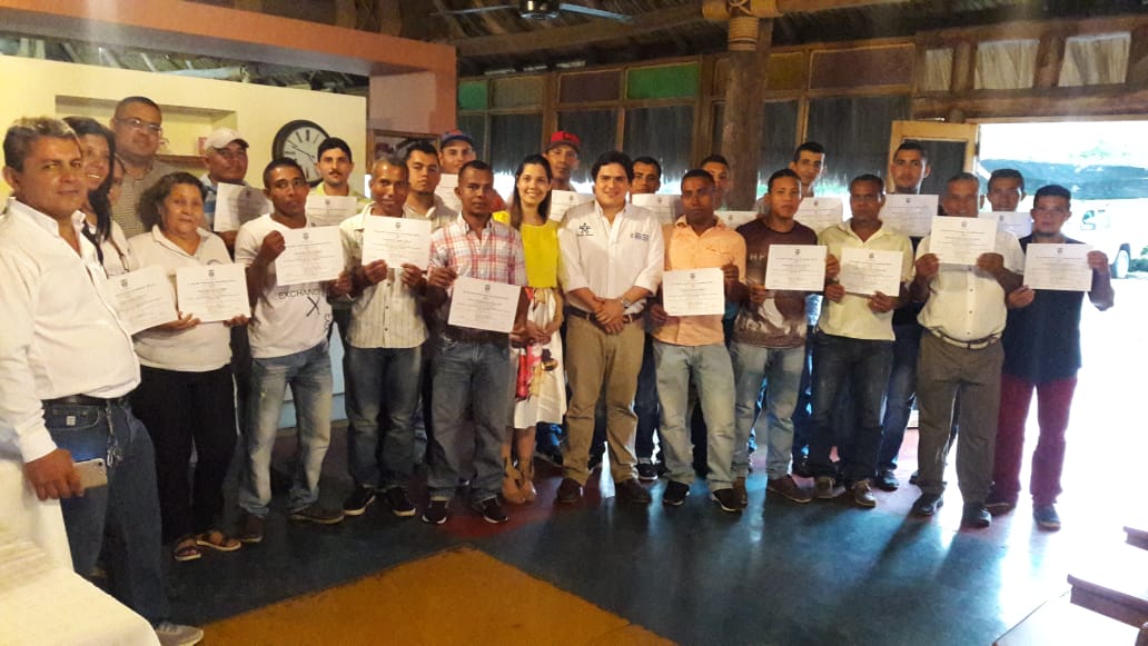 jnicobarrios's tweet photo. En #3AñosDeGestión hemos reconocido el esfuerzo del talento humano del país, por eso nos esmeramos por certificar sus competencias y engrosar sus hojas de vida para una mejor aspiración laboral. @SENAComunica @josedariocastro @DirSENACordoba https://t.co/mFlgH3dWjG