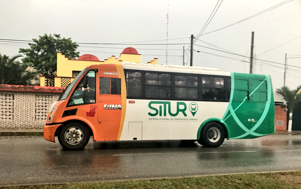 ClaudiaG_DINA's tweet photo. Por las calles de Mérida corren los poderosos #Runner9 @DINAmx de #Minnis2000 que forma parte del Sistema Integral de Transporte Urbano
#EstoEsDINA https://t.co/6GM2NnD3sk