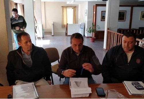 Radio_Pinamar's tweet photo. Reunión de Seguridad con algunos desacuerdos con Bomberos - "Creo que luego llegamos a un ... https://t.co/MPFw4OhE9I https://t.co/ReWJPXzaWl