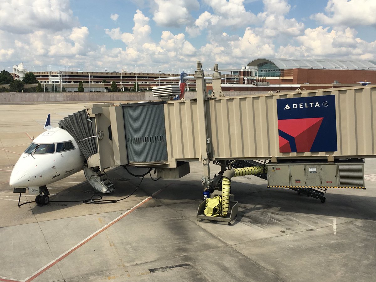 KayKafe's tweet photo. Strange to see a plane sitting for hours while we sit here for hours. What’s up, ⁦@Delta⁩ https://t.co/jMGHedU3gi