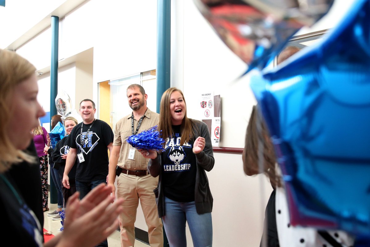 NataliePateGwin's tweet photo. .@annaereed captures some #backtoschool moments as sixth-graders begin at Houck Middle School #inSalemOR @salemkeizer more to come! https://t.co/pL5FkOZKqx