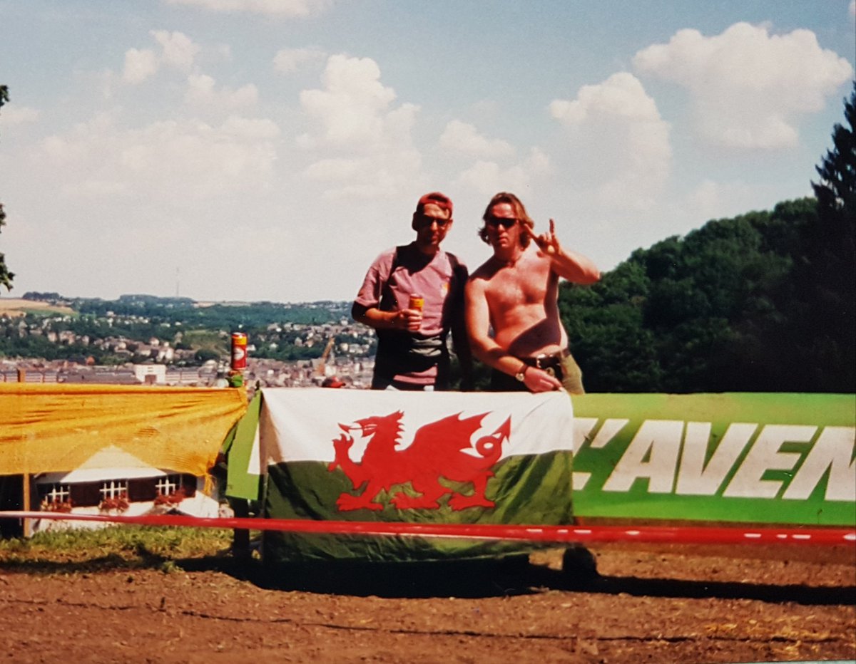kerry1graham's tweet photo. @mikewindydayz @teedee63 #namur throw back lads on tour x https://t.co/5bu5b13RQj