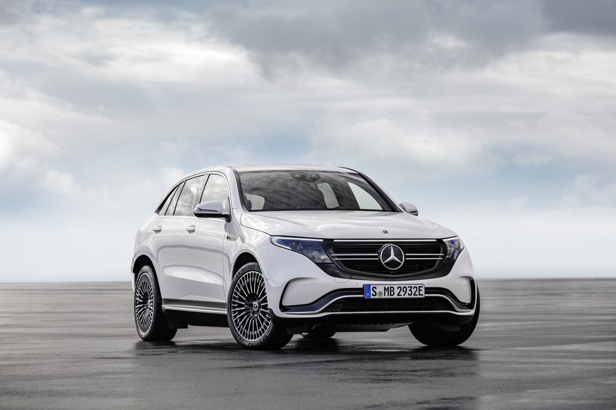 DriveAndRideES's tweet photo. El nuevo Mercedes-Benz EQC  El Mercedes-Benz entre los automóviles eléctricos Más que 450 km de autonomía eléctrica según el ciclo normalizado europeo. #SwitchToEQ #EQC https://t.co/RMFBf8GTLF https://t.co/oL92ZHlHya