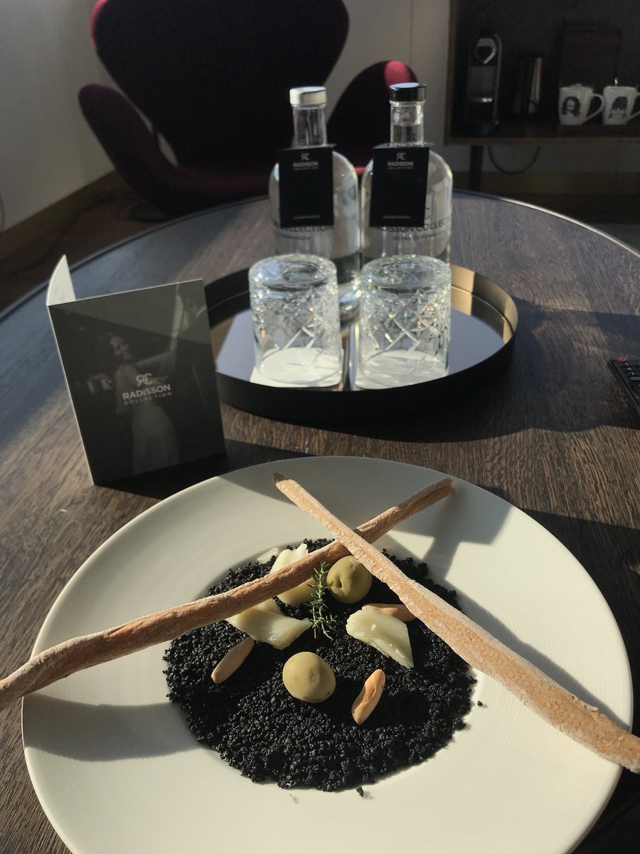 whatdoesntsuck_'s tweet image. We absolutely LOVE exploring #Copenhagen from the stunning @RadissonGroup Royal Copenhagen - the first design hotel on Earth! #radissoncollection #denmark #canwemovehere #homeawayfromhome