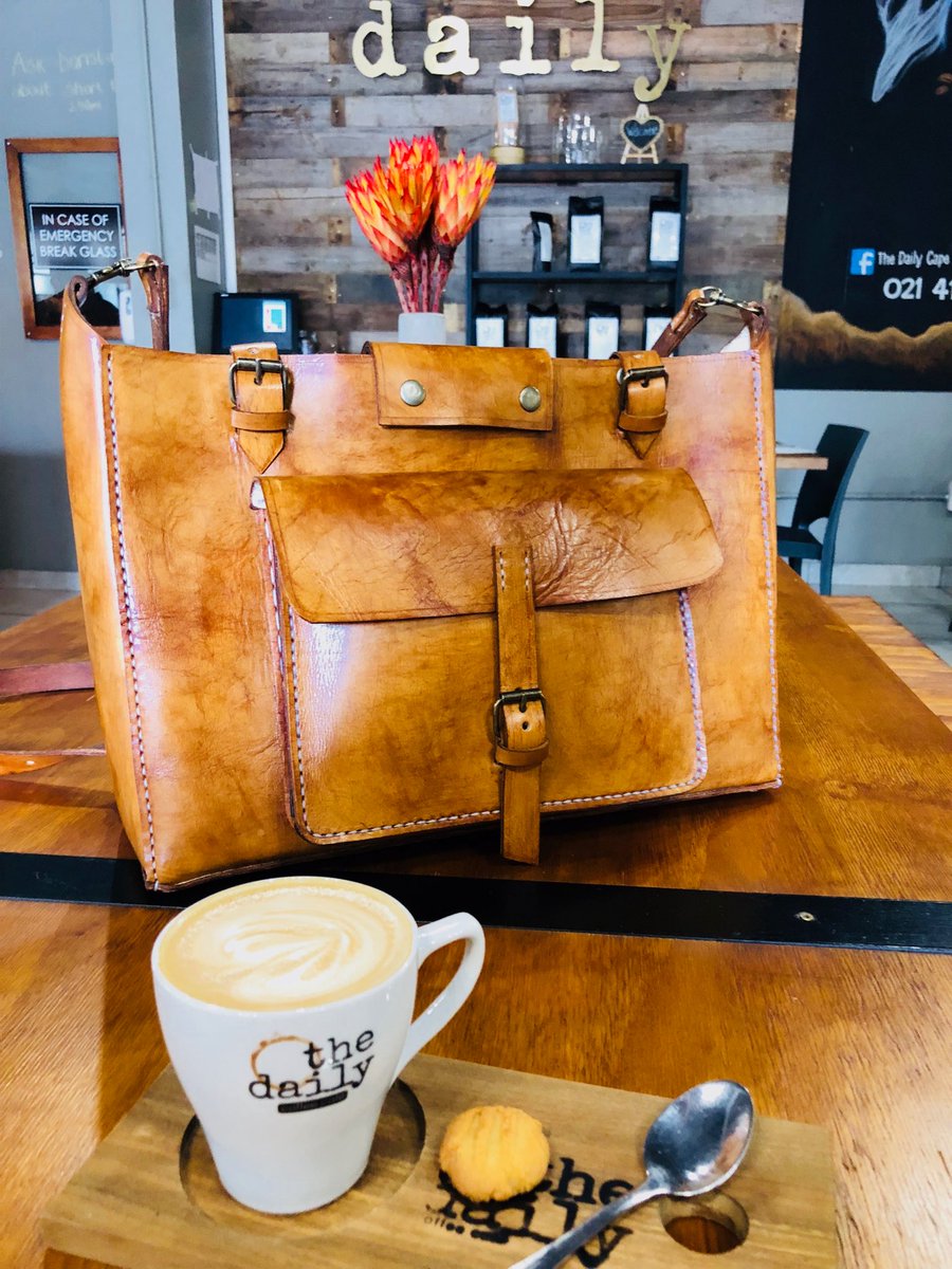 ellotrends's tweet photo. This stylish versatile bag is definitely deserving of a spot on the wish list. #genuineleather ⁦@clarencesdb⁩⁦@SayEntrepreneur⁩ ⁦@brownsense⁩ https://t.co/Lo9cHSKf5D