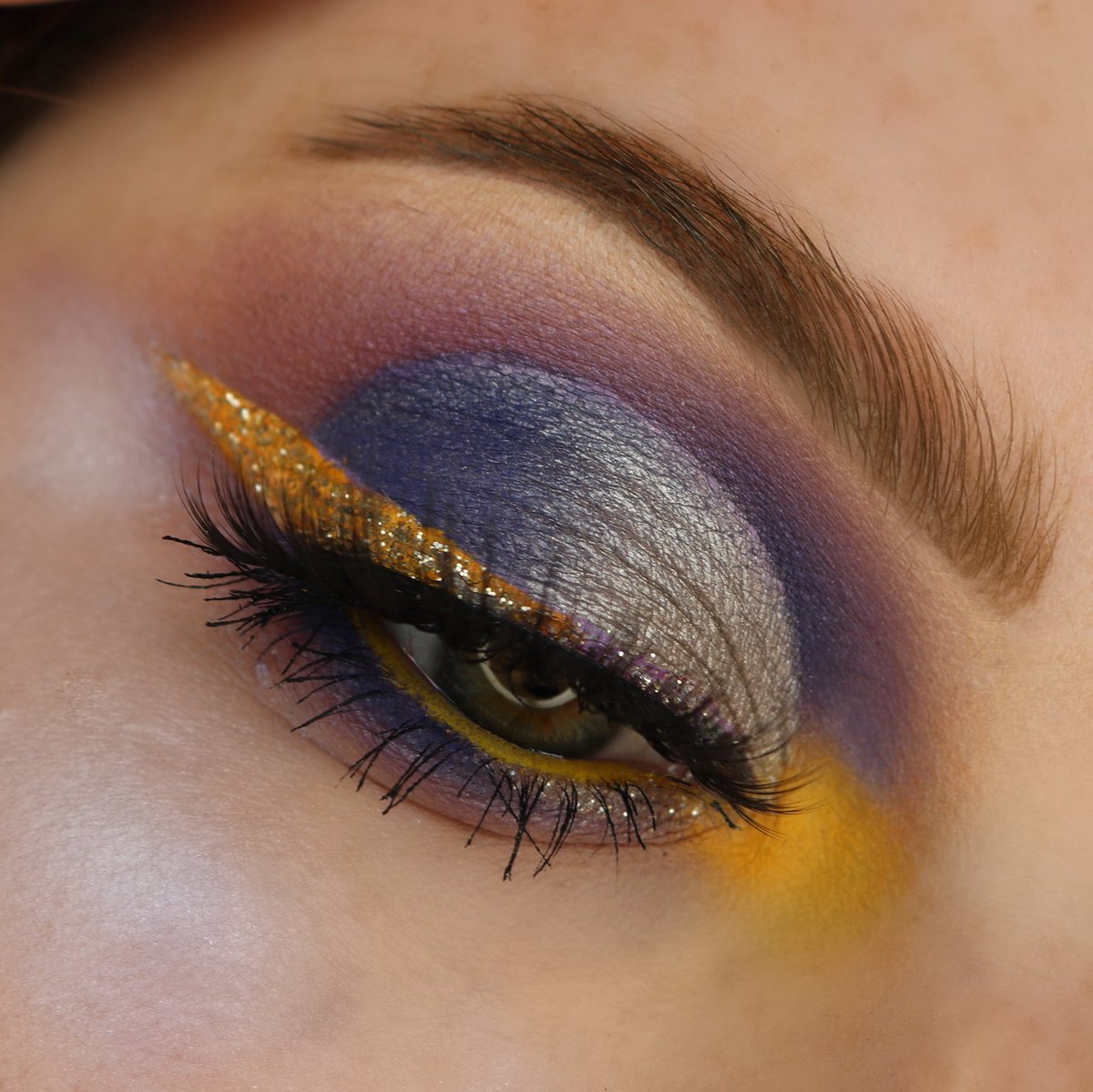 samxtig's tweet photo. @ABHcosmetics Artist palette
@EylureOfficial X @nguerriero19 Faux flawless lashes 
@ABHcosmetics Moodchild glow kit purple horseshoe for cheek highlight 
@ColourPopCo Punch crème gel liner in waterline
@UrbanDecay heavy metal glitter in midnight cowboy 💜💛 https://t.co/AWSzQoAjgR