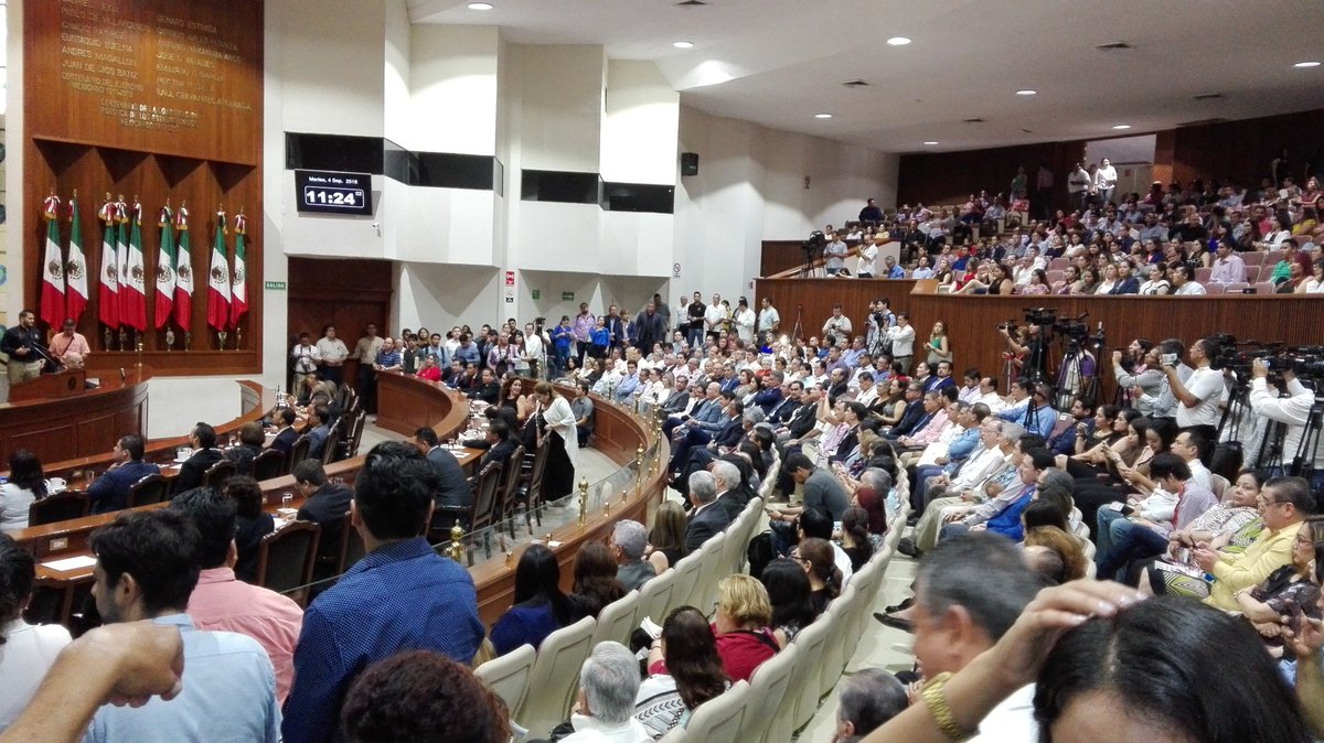 Franciscaheay's tweet photo. Sesión Solemne.
Inscripción en muro de honor de Dr. Jesús Kumate R. https://t.co/DUsSQ8rPNe