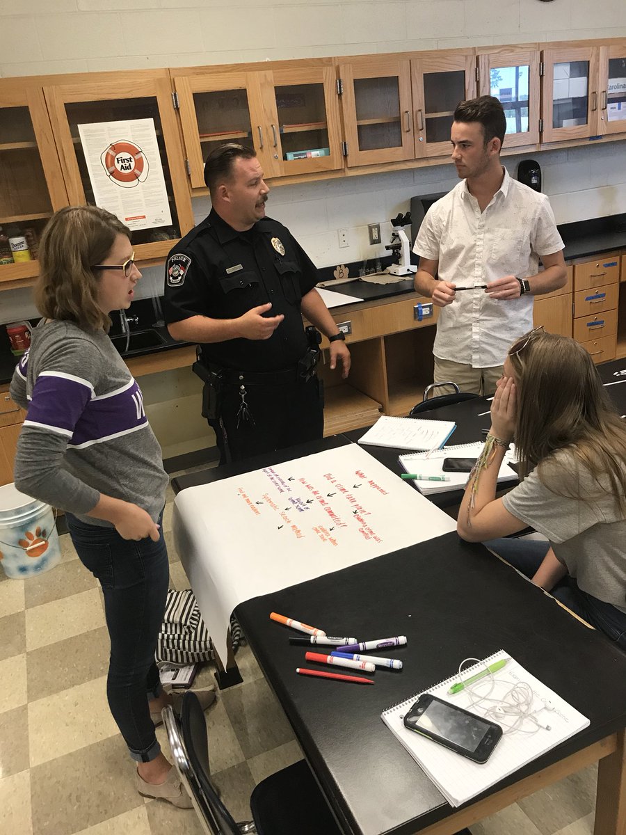BiomedSci_JCHS's tweet image. #PLTW #PrinciplesofBiomedicalScience is officially underway at Carson HS!  Crime scene concept map and preview today, processing begins tomorrow. #jchslife