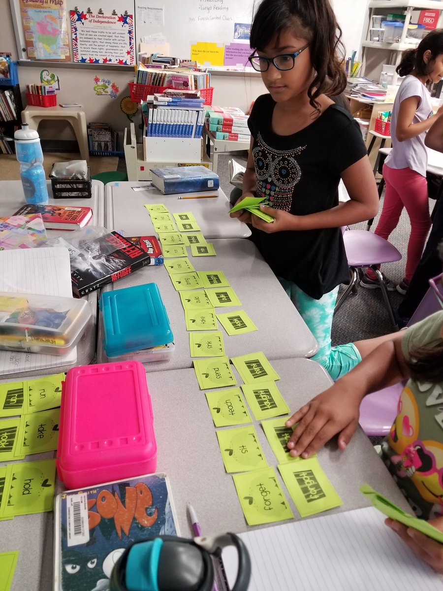 mrs_sabio's tweet photo. Conjugating Irregular Verbs Game! @CSE_Chameleons #csefourthgrade https://t.co/EKG82gwyW9