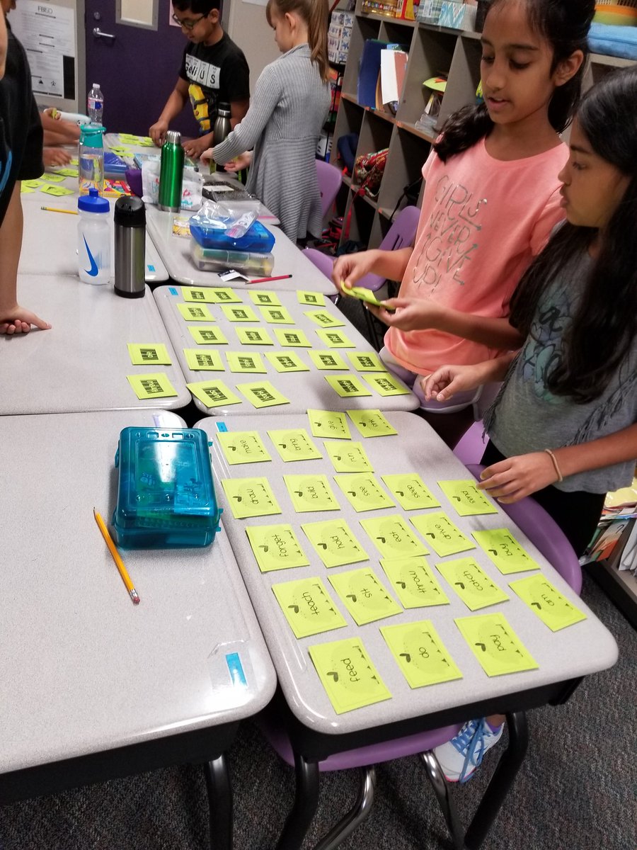 mrs_sabio's tweet photo. Conjugating Irregular Verbs Game! @CSE_Chameleons #csefourthgrade https://t.co/EKG82gwyW9