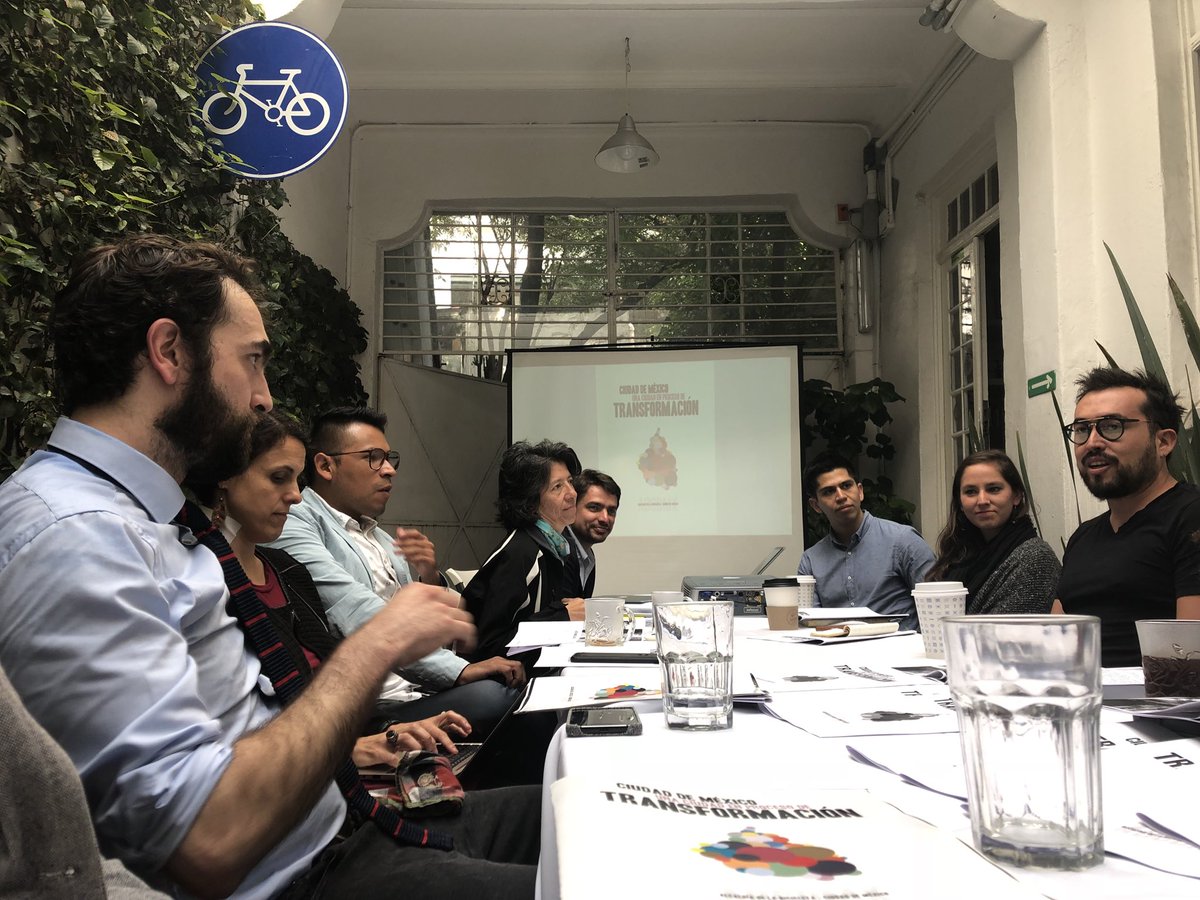 lachicaposmo's tweet photo. Sostuvimos un enriquecedor intercambio de ideas y propuestas entre la #ABCDMX y @andreslajous para transformar la #CDMX mejorando la experiencia de quienes usamos las calles. #Ciudadanxs24x7 ¡#esunhonorestarcon @BikeMayorCDMX💪🏽! https://t.co/GX1FqRKDXu