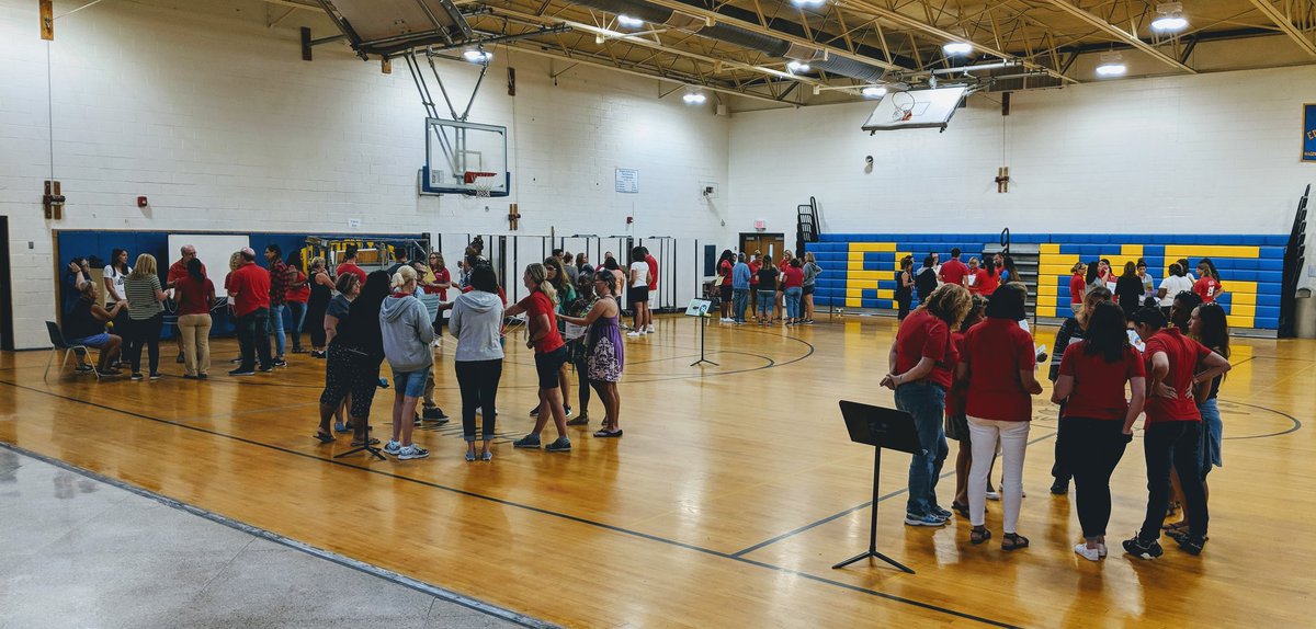 julia_skolnik's tweet image. Edgewater Park Township School District wins the prize for the most simultaneous brain webs - 16 (150 teachers)! Great way to kick off the school year by discussing ways to increase student engagement and motivation. #FIbrainPD #EPTSD @RoyRakszawski @InversoVogt