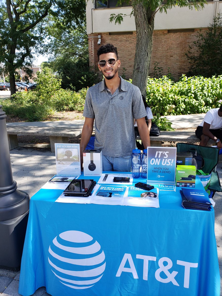 Team_Bayside's tweet photo. Bayside at Queensborough Community College making some noise for back to school!!! #BnQ #winlocal @AntMerc17 https://t.co/nZr44NI6i4