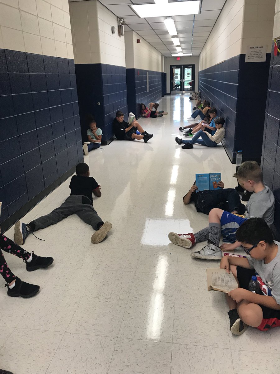 Kendall3_KM's tweet photo. Building our stamina in the hallway. @BPD3KM #stayingcool #daily5 https://t.co/0VRBb1a9q4