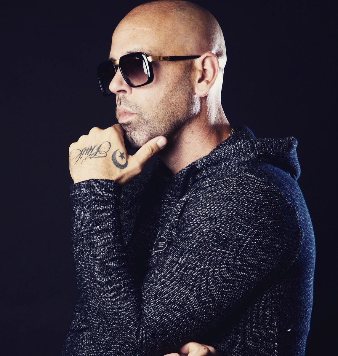 SinikOfficiel's tweet photo. Grosses prods, featurings hauts de gamme, prise de risque, punchline du Futuroscope, gros thèmes... #nouvelAlbum #1erExtrait #leReveil #14septembre https://t.co/PqfAhOzn9I