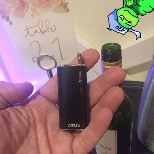 Drkronic's tweet image. Here's comes the bride🎶 and I'm getting high 🎶 
The Exxus handheld vape marries powerful hoots with compact style, like the ultimate power couple.
#shellshock420 #exxus #wedding #style #discreet #anytimeanywhere 📷: @shellshockhq
