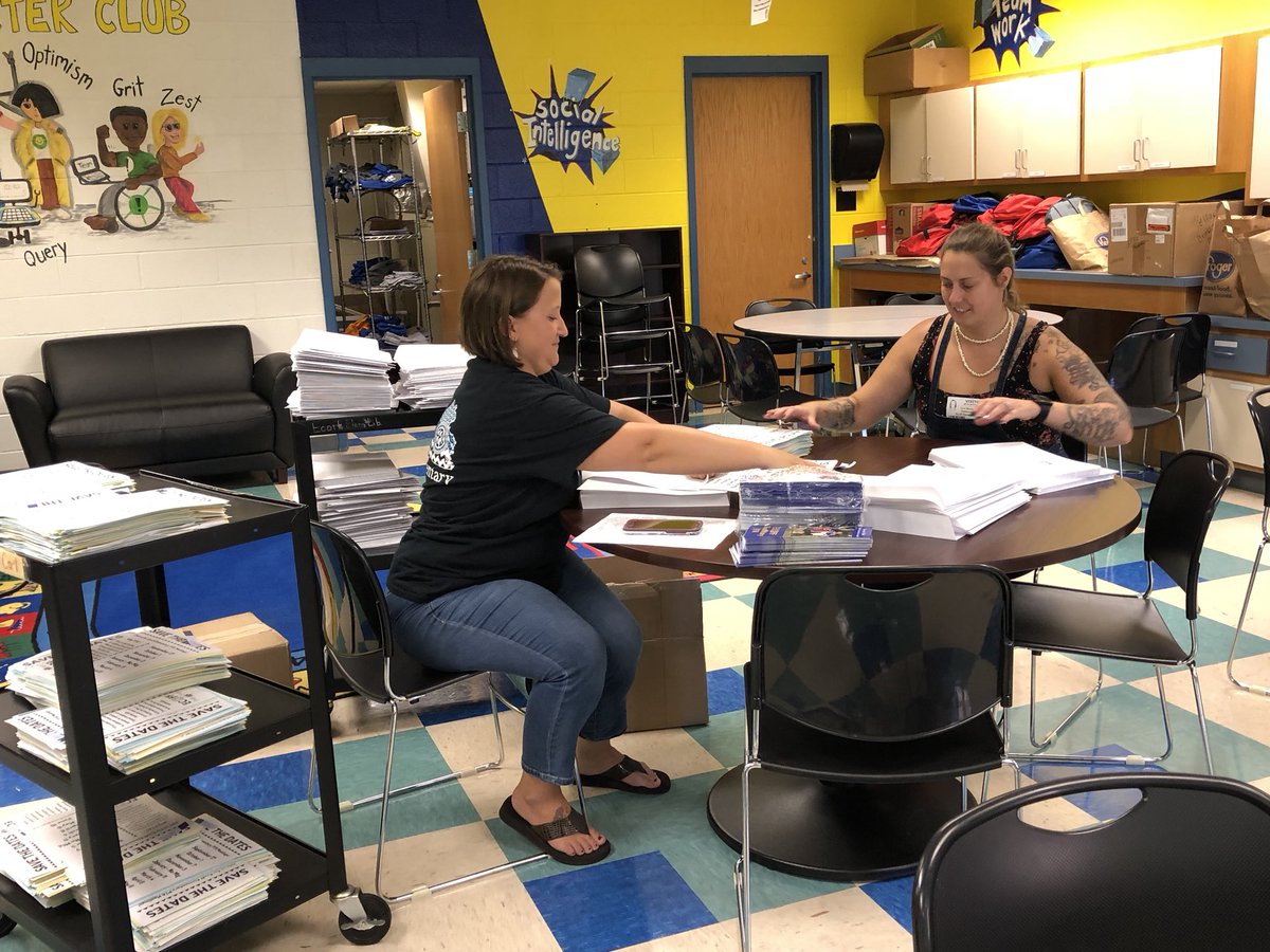 Shimko_Daye's tweet image. Some @EcoffElementary PTA moms are busy #creatingmagic on the 1st day of school! #TribePride #oneccps