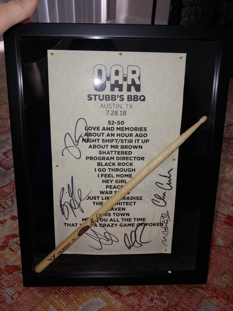 BelleLaVieSkin's tweet photo. Finally got a shadow box for my prized music pieces. Now just to get a pic of the band to add to it until im able to get one with them. Please help me out!! @Richard_On @jerrydepizzo 
#hugefan #OAR #Prizedmusicstuff #Shadowboxed #Stubbs https://t.co/AF4JuZr5AS