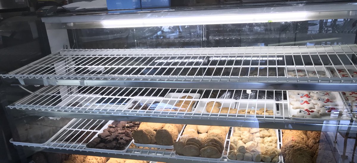 georgebrownmem's tweet photo. Forget bread and milk, in Mobile Alabama a hurricane means they raid the bakery #mobile #TropicalStormGordon #HurricaneGordon #pollmans https://t.co/h1OxmHHptw