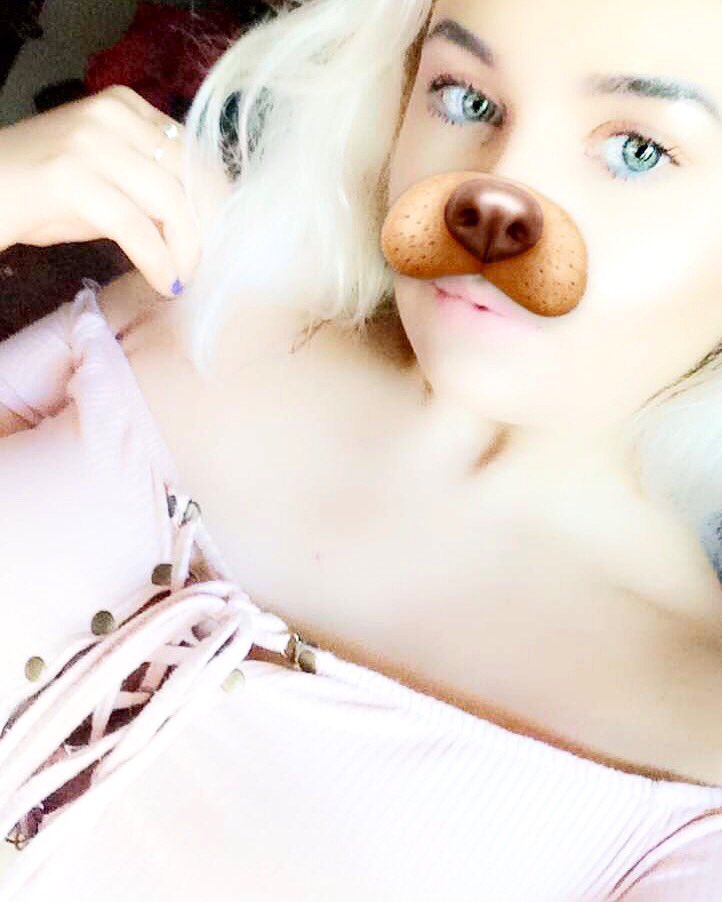 FemdomLola's tweet image. I live to make men weak at the knees. It lifts me higher 😈I'm 20 years old and more powerful than you'll ever be. #findom #findomme #paypig #brat #brattydomme #goddess