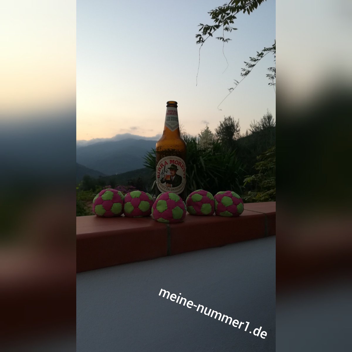 MOSES_Klein's tweet photo. Feierabend mit @juggler_leon #ralphklein #rkmoses #juggling #fiveballs #worklifebalance #besserwerden #fitness #practice #powerworkout #zeitfürmich #neuesprogramm #flyingclipper #zirkus #circus #denkenwirneu #motivation #natur #workout #italy #liguria #imperia #beraterwerkstatt https://t.co/iobvh4bW03