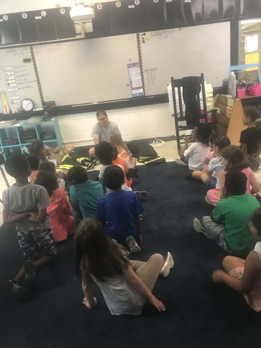 christytechhall's tweet photo. Getting parents involved in the classroom!!! Mrs. Hester coming in to share what she does for a living https://t.co/dnJMiPQBiT