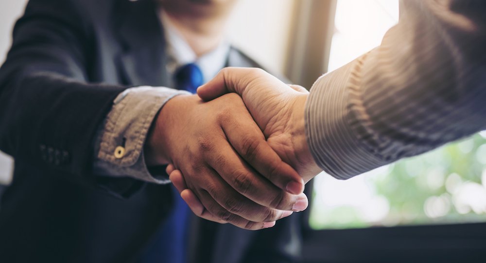 DiscoverOrg's tweet photo. 9 Sales Closing Techniques From Our Top Closers: We're opening up our sales playbook to share our 9 top #sales closing techniques.

Tuck a few of these tricks up your sleeve, and close the deal faster: https://t.co/mcLevYQihY  #B2B #salestips https://t.co/85SPLffMC7