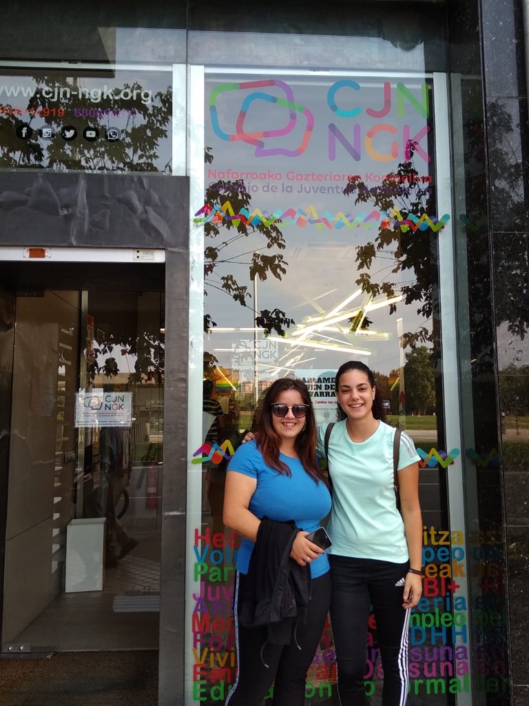 gazkalo's tweet photo. Visita exprés a @juventud_na y @cjnngk de Ángela, Amara y @BeatrizSegurola estas chicas están preparando muchas cosas para esta temporada #mujeres #gitanas #EMPODERIO https://t.co/QoNyxlsCs5