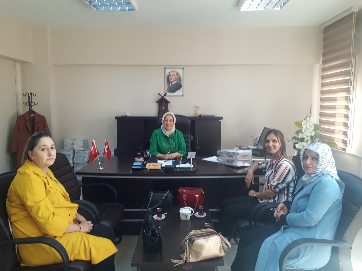 Van Aile ve Sosyal Politikalar Mud.Yrd Sn <a href="/SelmaBicek/">Selma BİÇEK</a> hanımefendiyi,Ipekyolu Kadın Kolları Bşk <a href="/suzandoruk65/">Suzan Türkoğlu 🟢 🇹🇷</a> ve yönetimi olarak makamında ziyaret ettik
Ev sahipliği hoş sohbeti için kendisine Ipek yolu kadın kolları olarak teşekkür ederiz <a href="/selvacam/">Lütfiye Selva Çam 🇹🇷</a>  <a href="/havvaduran65/">Havva DURAN</a> <a href="/akkadinvan/">AK KADIN VAN</a>