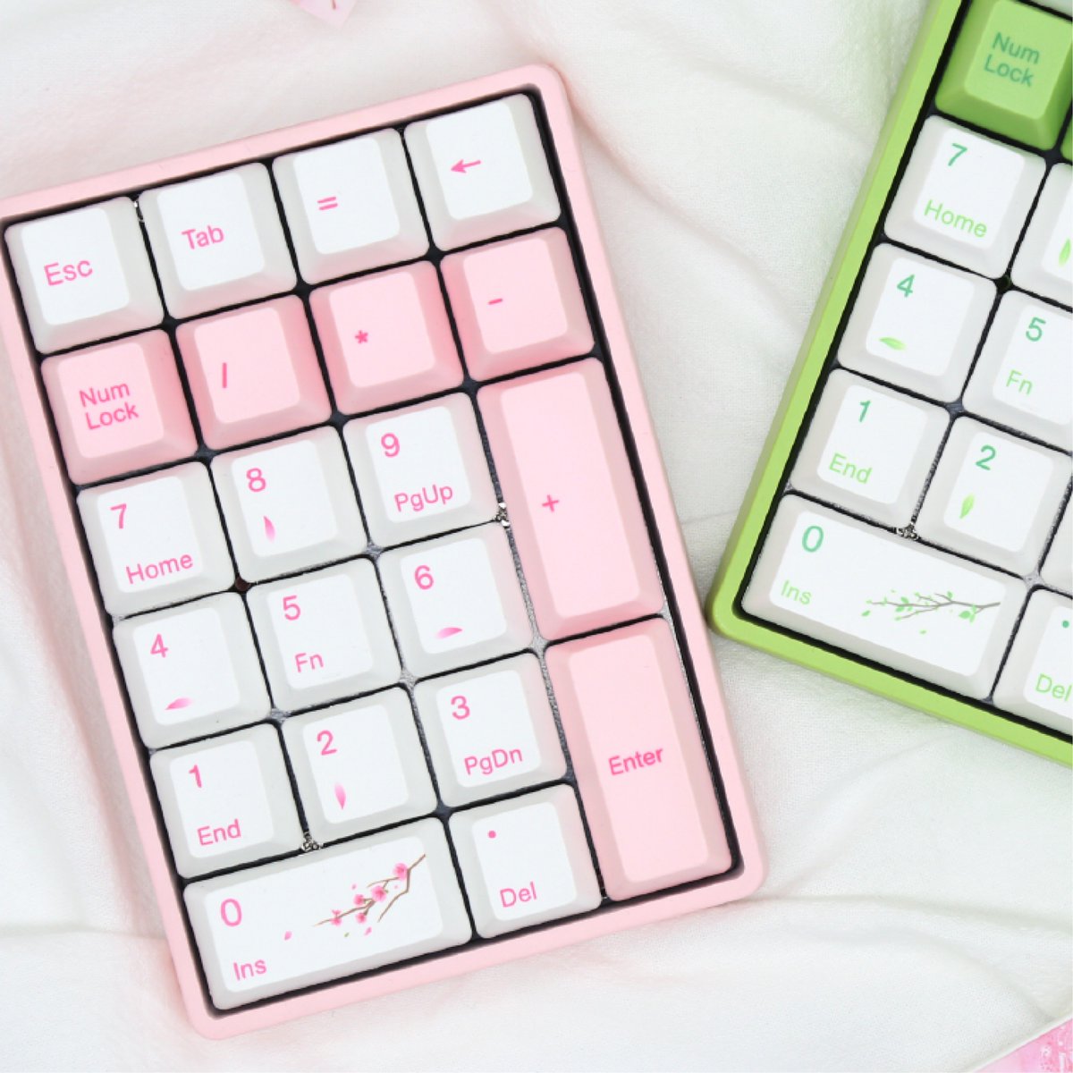 caps_unlocked's tweet image. Twitter #giveaway! capsunlocked is giving away a refurbished Varmilo VA21M Sakura Mechanical Numpad w/ Cherry MX Red Switches! All you have to do is RT this tweet and follow @caps_unlocked! Winner will be chosen on 18/09/2018!

#free #ecommerce #gaming #esports #twitch #cherrymx