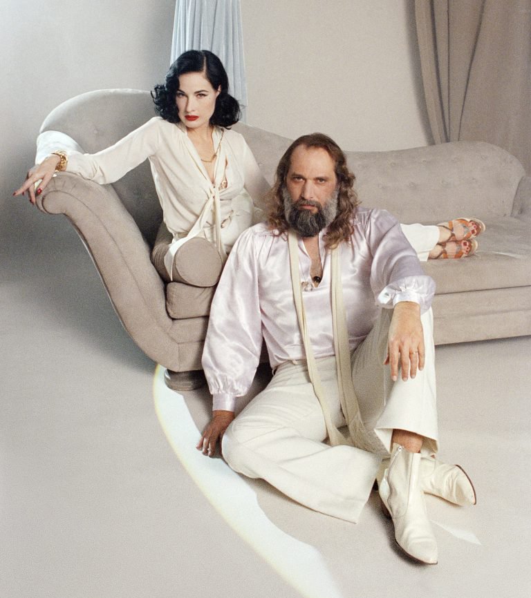 🎶 🌞 Remix de "Rendez-vous" par le Suédois <a href="/KornelKovacs/">Kornél Kovács</a>, extrait de l'album d’électro-pop vaporeuse de <a href="/DitaVonTeese/">Dita Von Teese</a> composé par <a href="/SebTellier/">Sebastien Tellier</a>, un album sensuel et léger comme une bulle de champagne...! 👉 lesonparisien.com/artistes/1511-…