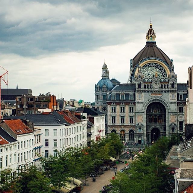 Pixelsandcuts's tweet image. Antwerpen  #antwerpen #antwerp #belgium #traveling #travel #potd #flanders #sky #travelinggram #sunset  #vlaanderen #viajando #belgie #tourists #tourism #amberes #anvers #belgica #belgique #city #verano #summer #skies #latergram #travelgram #wanezevermet… ift.tt/2Q4m9fK