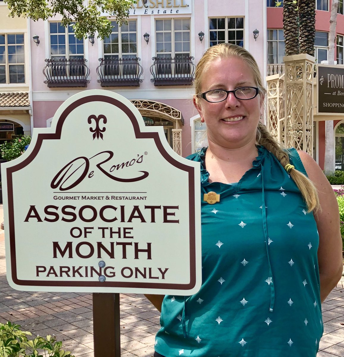 teamderomos's tweet photo. New month. New Associate of the Month. Congratulations to Kristen!!! We are so lucky to have you on #TeamDeRomos. Thank you for everything you do for everyone @DeRomosMarket. You bring joy and you are a joy! Win win. Grazie! https://t.co/p0qKK2wGJn