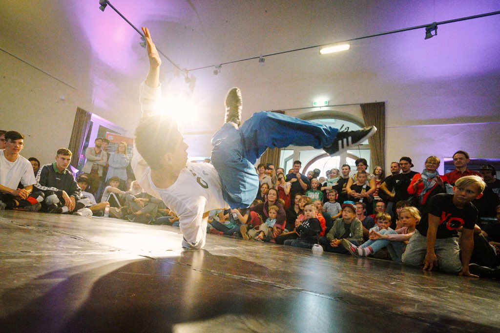 battleoftheeast's tweet photo. Samstags in #Radebeul: Impressionen vom dritten Qualifier zum #vitacolaKOTC 2018 beim #UrbanBreaks... 📸 @keloxxx #vitacola #breakn #bboy #thesaxonz #dresden https://t.co/7HsU3eAeTz