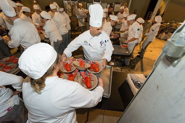 ColumbusChamber's tweet image. The Chamber's 95th Annual Clambake &amp;amp; Lobster Feast is right around the corner, and it's an event you don't want to miss! Join us for an evening of networking and extravagant food at the @ColumbusZoo. Purchase your table today: bit.ly/2N1FkbH