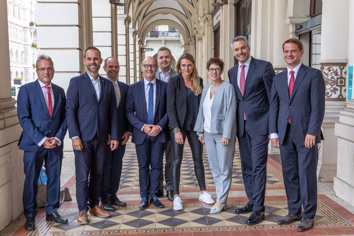 Uzivatel Karl Nehammer Na Twitteru Habe Mich Sehr Gefreut Heute Die Generalsekretare Der Deutschsprachigen Evp Schwesterparteien Bei Uns Begrussen Zu Durfen Vielen Dank Fur Die Spannenden Produktiven Gesprache Https T Co J5ffdbca3q Twitter