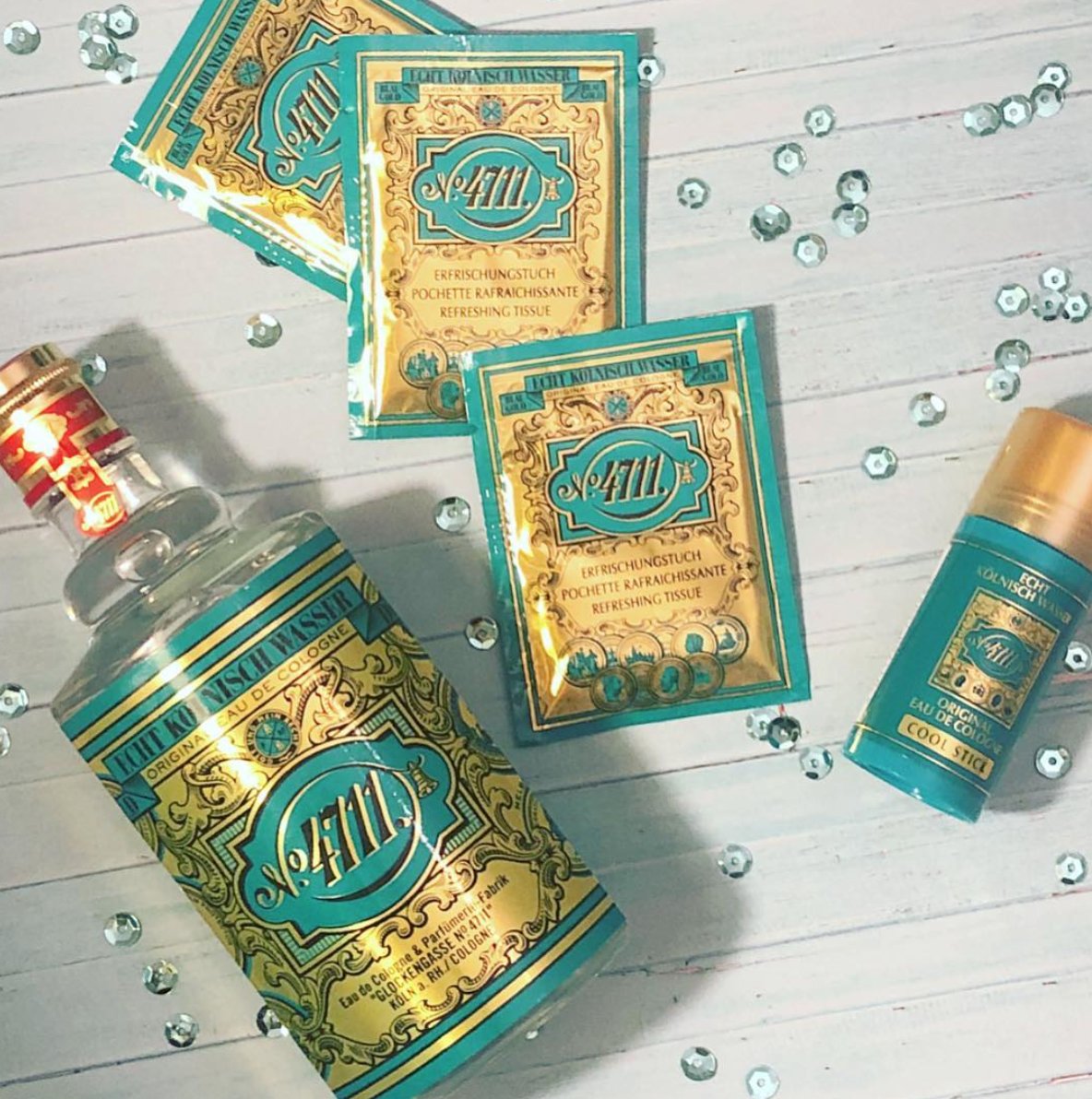 The lovely <a href="/babblingon/">PETER PLUMB</a> enjoying her special gifts from 4711 😍💙