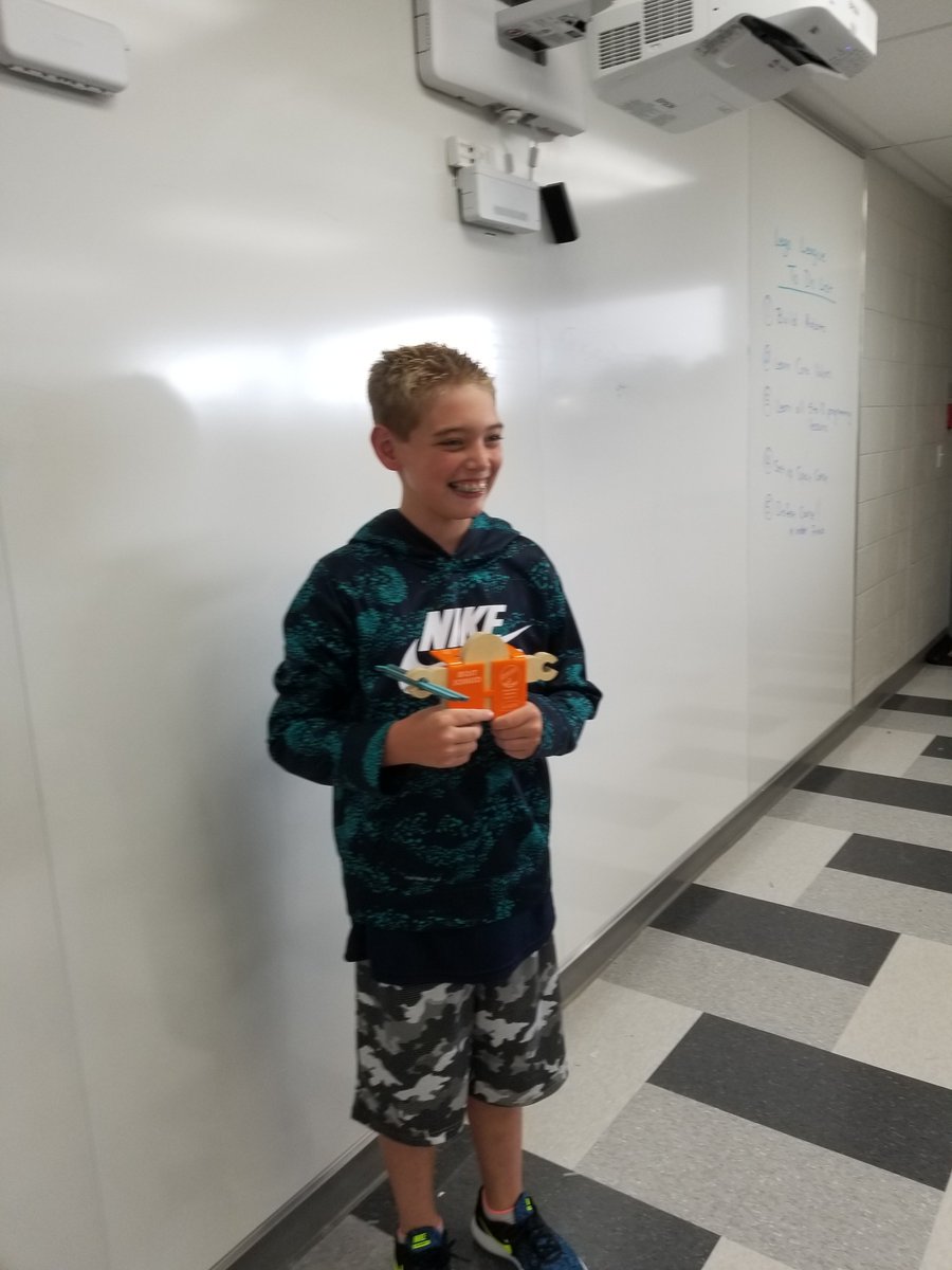 SapulpaMiddleSc's tweet photo. Yesterday, our STEM class participated in the Tulsa Great River Raft Race for students. They had to build boats with only cardboard and duct tape. The students had a great time and Brycen Teeter even won an award: "Most Soaked"! https://t.co/mxnhg9JxHO