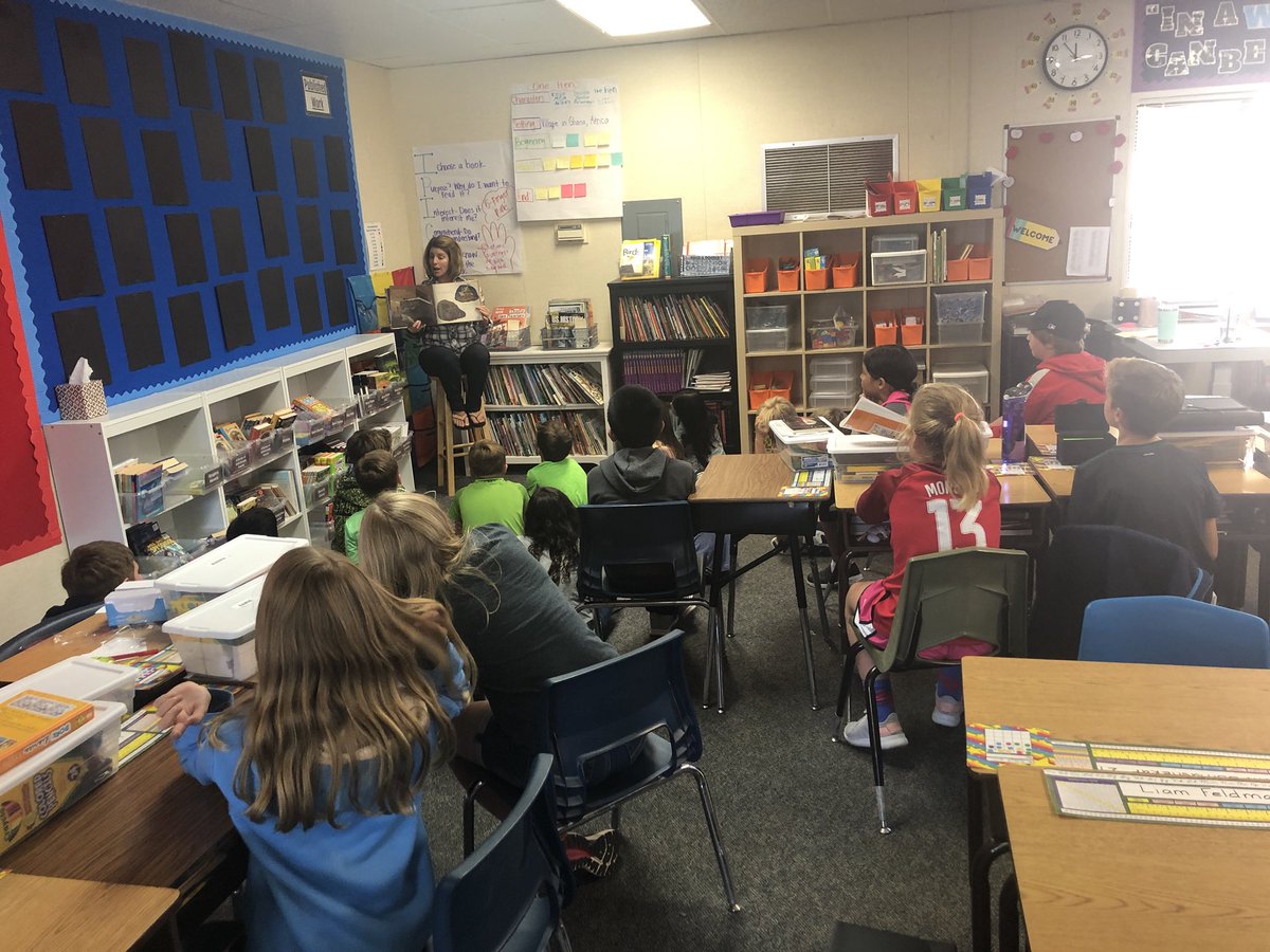 msharrison5th's tweet photo. Classroom visit from our amazing Librarian, Mrs. Simurdiak! #booksrule #5thGrade @DixieElementary https://t.co/fSIksXOA8q