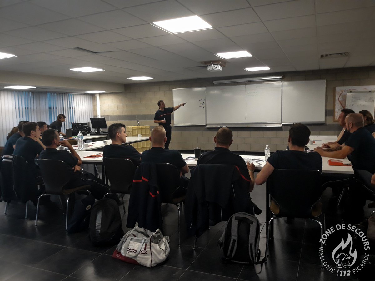 Depuis aujourd'hui 15 nouveaux membres dans notre personnel : 6 dispatcheurs et 9 nouveaux pompiers professionnels. C'est  encore un pas en avant pour un meilleur #service à la population. Nous leur souhaitons beaucoup de réussite dans leur nouvelle vie professionnelle.