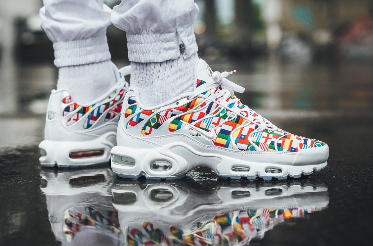 air max plus with flags