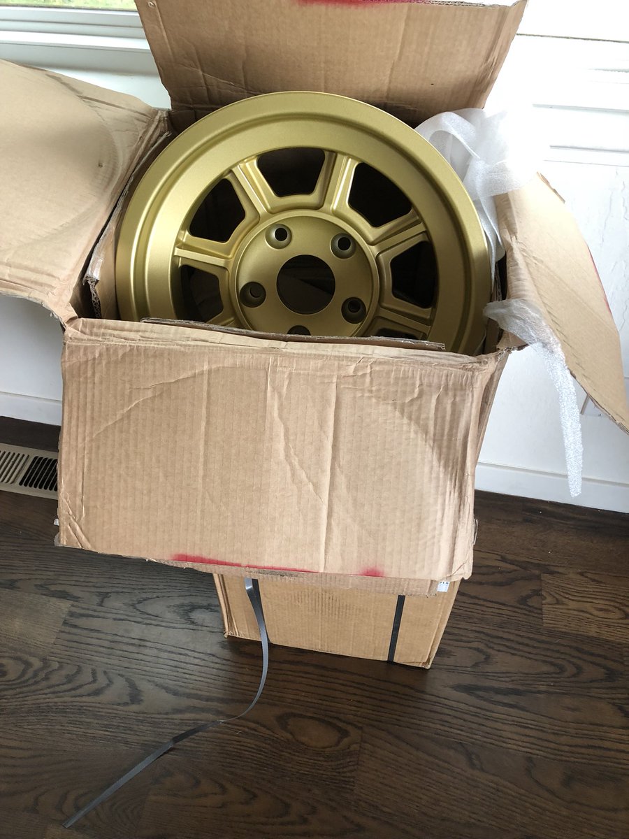 RadwoodOfficial's tweet photo. Fresh delivery for the #Rad44 @group4wheels https://t.co/wKsk5iBocA