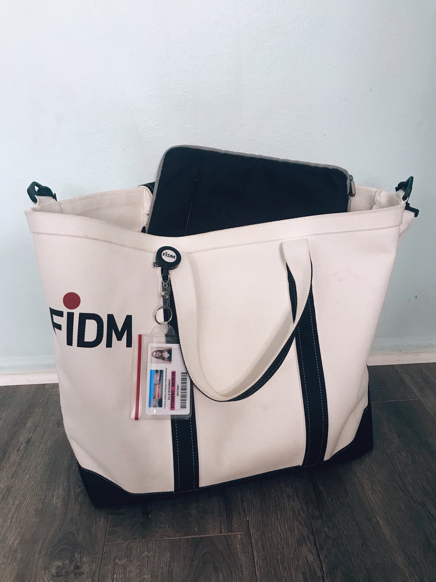 EllaFidm's tweet image. Hey lovely people! Go watch ‘FIDMCollege’ on snap to see what I put in my FIDM bag!💕💡 #FIDMlife