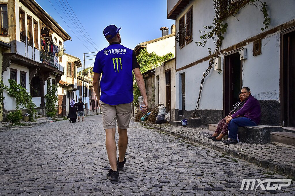 bskbcoban's tweet photo. Dünya Motokros Şampiyonası’nda sezonun 18. Ayak yarışı öncesi sporcular Afyonkarahisar'ı gezdi. #afyonkarahisar #mxgp #mxgpturkey #mxgp2018 #paddock #motocross #Motokros #mxturkey https://t.co/zuV16pDq1v