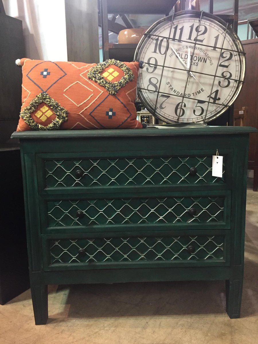 nadeauSOLA's tweet photo. #summertime is nearing an end. and #fall is arriving. Start dressing your home with fall colors. And bring some warmth into your space. Open Monday-Saturday 10am-6-pm, Sunday 12-5pm. #imports #india #indonesia #furniture #furniturestore #qualityfurniture #losangeles #shermanoaks https://t.co/jiBJHBpx4f