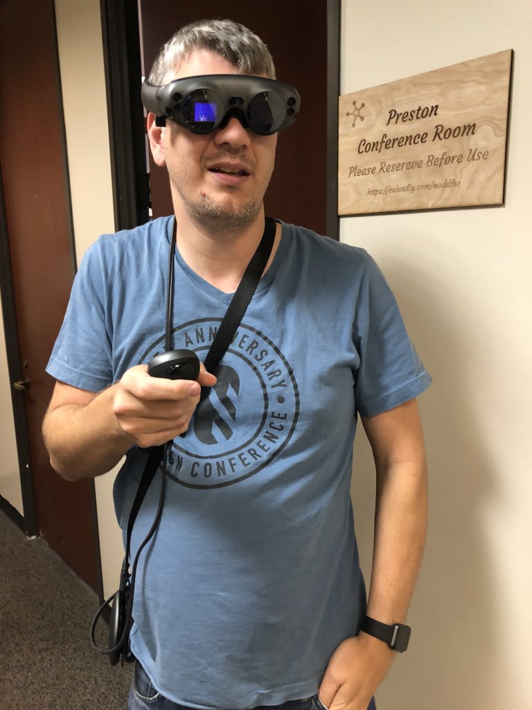 digitalrobert's tweet image. @uidesignguide showing off his Magic Leap #VR kit and @BigDesign threads @nodDFW
