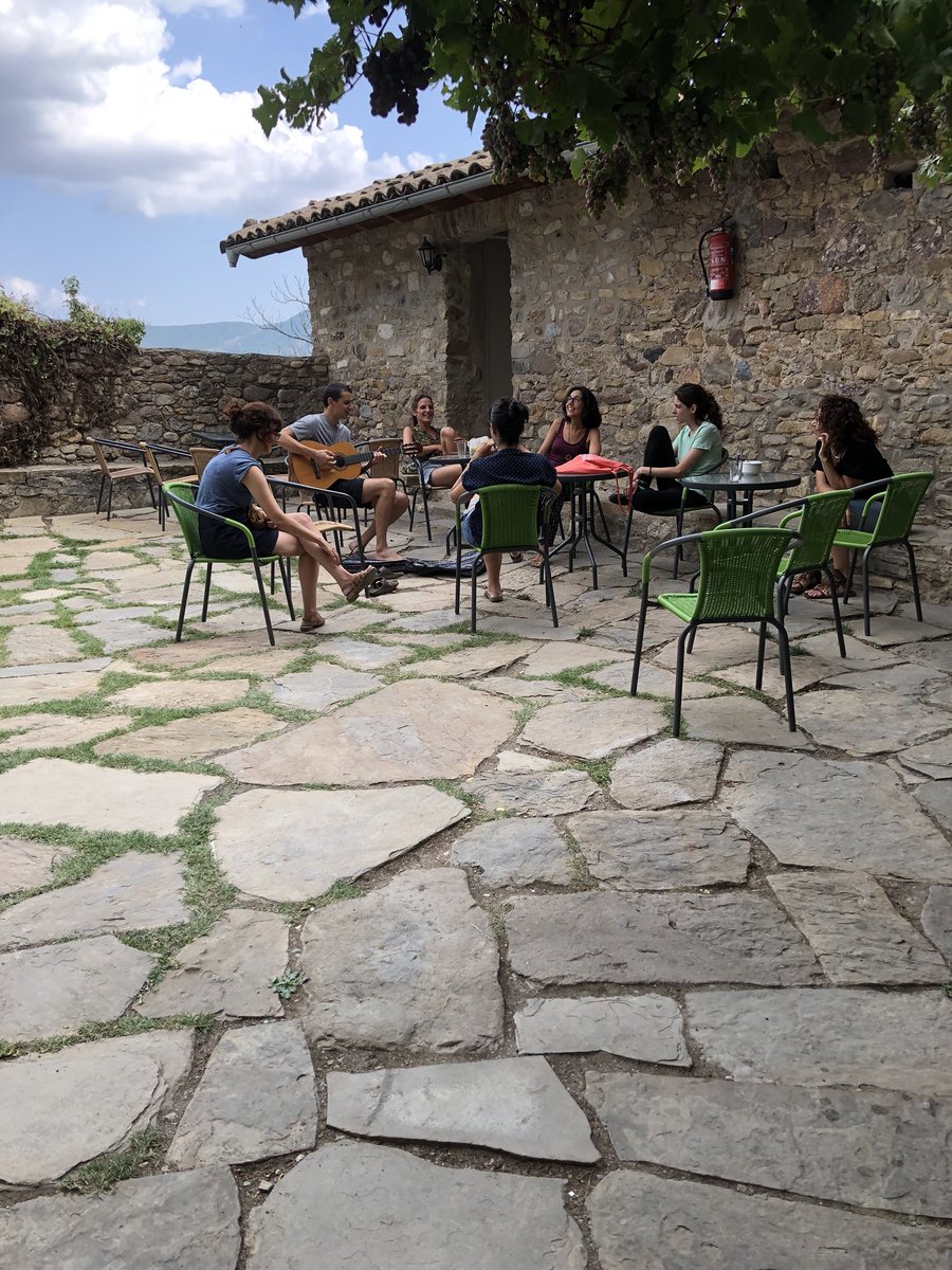 difuminailustra's tweet photo. Termina la Edición de Difumina2018. Un año más hemos compartido y  aprendido de la mano de dos super profesionales como @AndredaLoba y @MIGUELPANG Y nos ha acompañado un grupo majísimo https://t.co/edBbzkGPEq
