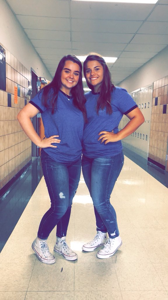 mckynnax's tweet image. TWINZIES #seniors #classwars @coachoneal1